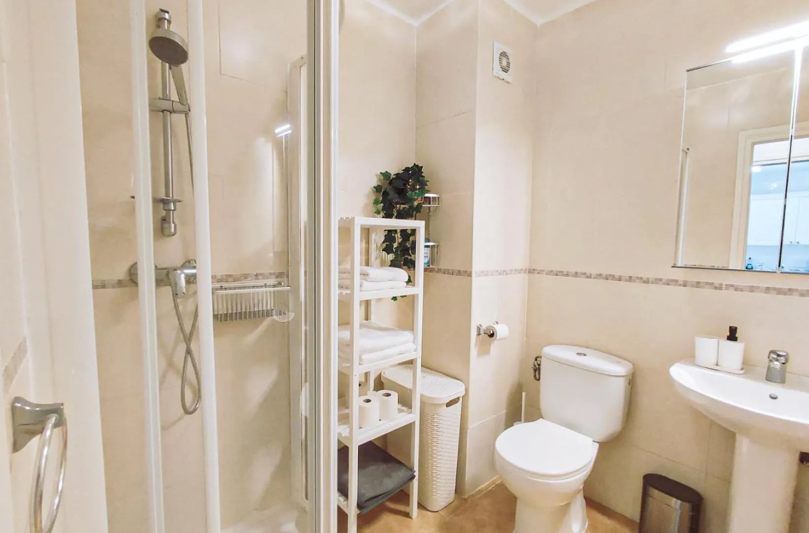 公寓 Modern 1 Bedroom With Pool Acess, Edificio Bahamas, 内尔哈