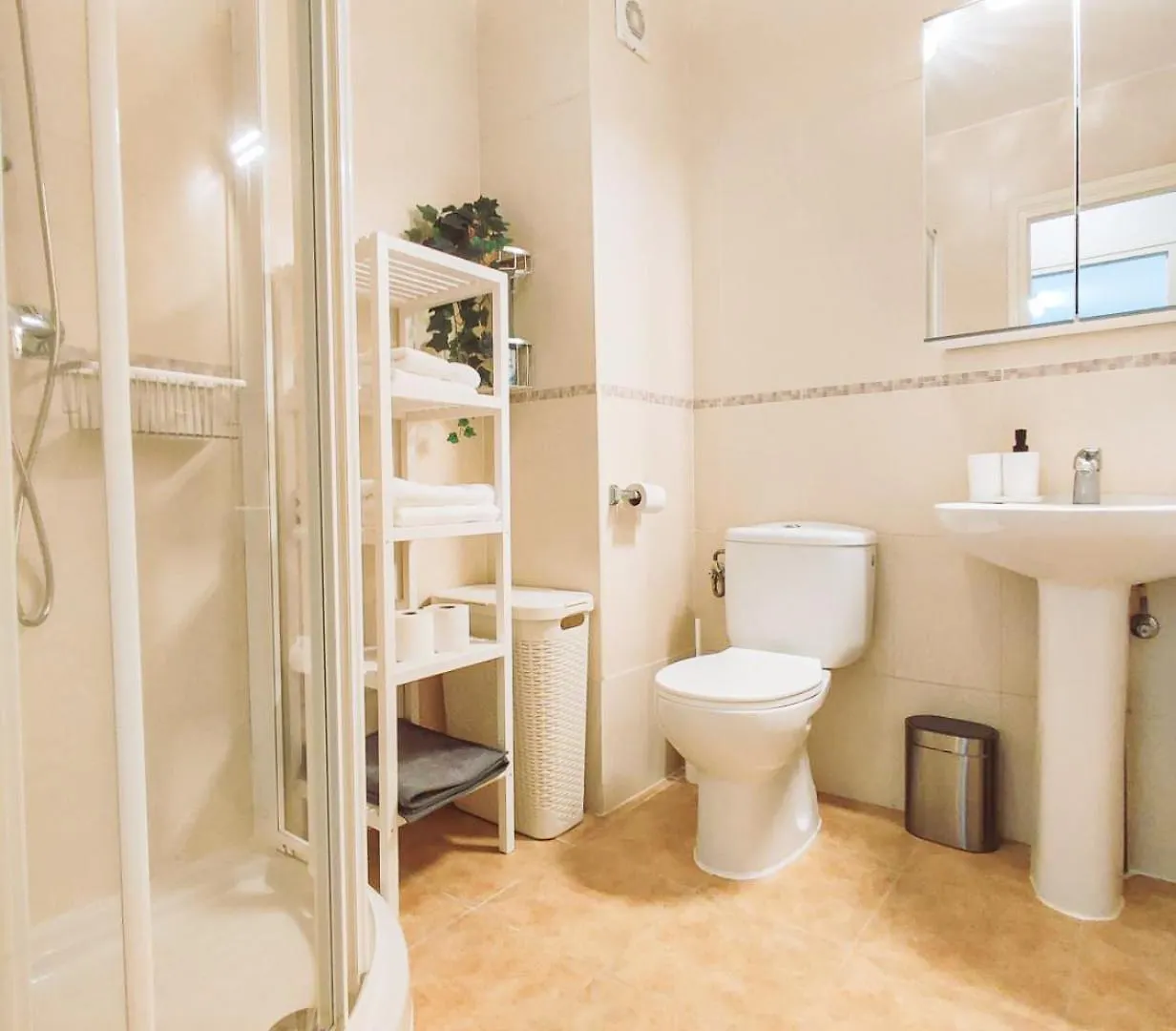 Modern 1 Bedroom With Pool Acess, Edificio Bahamas, 内尔哈 0*,