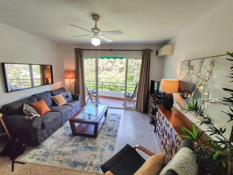Modern 1 Bedroom With Pool Acess, Edificio Bahamas, 内尔哈